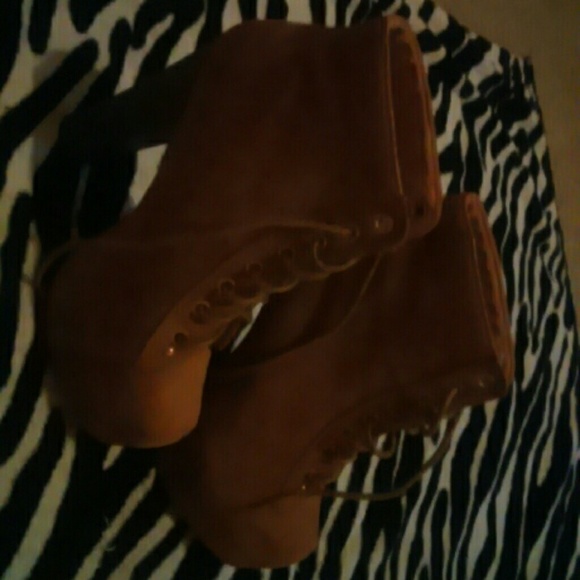 Heels - Picture 3 of 3