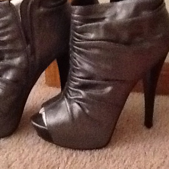 Steve Madden open toe boots