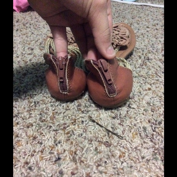 Lucky band sandal - Picture 2 of 4