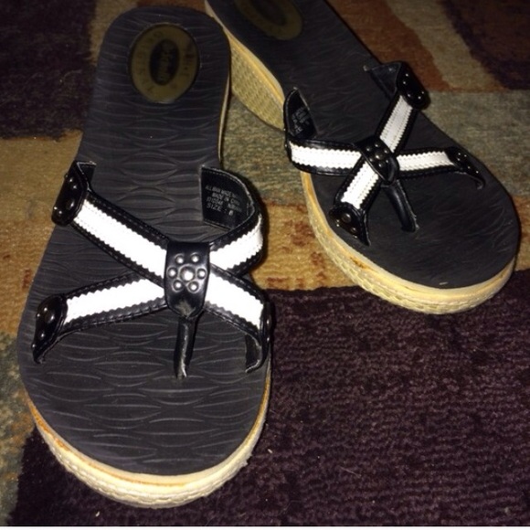 Open toe sandals - Picture 2 of 3