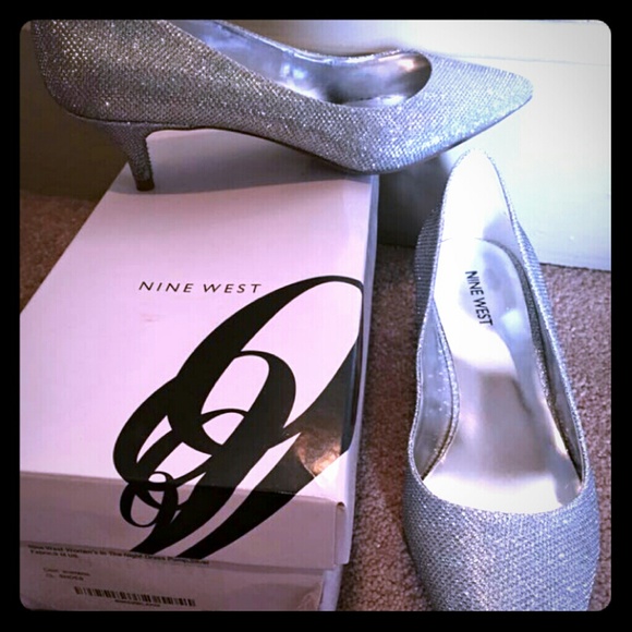 Beautiful silver Nine West shoes!