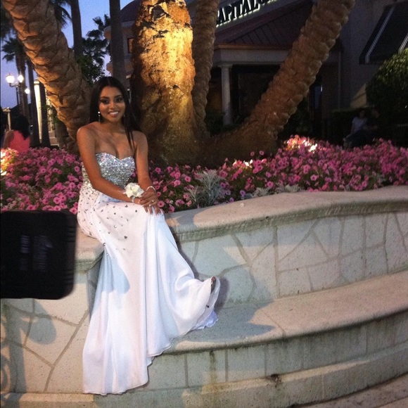 Jovani Dresses & Skirts - white jovani prom dress