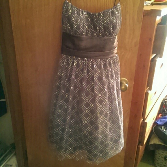 Formal dress - Picture 1 of 3
