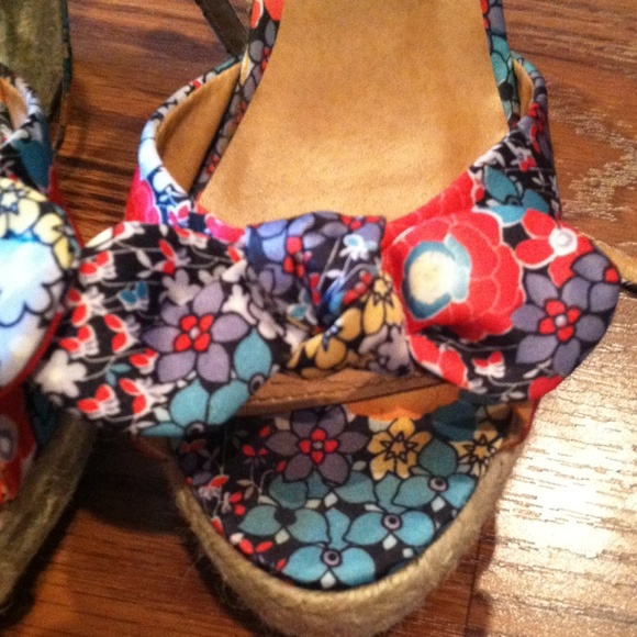 Floral Wedges - Picture 2 of 3