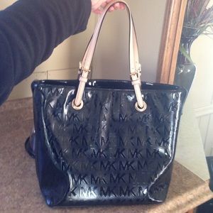 MUST GO 💥💥 Micheal Kors Metallic tote.