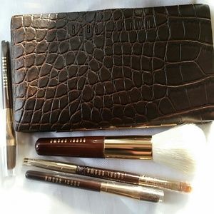 New Bobbi Brown Travel makeup brushes with case