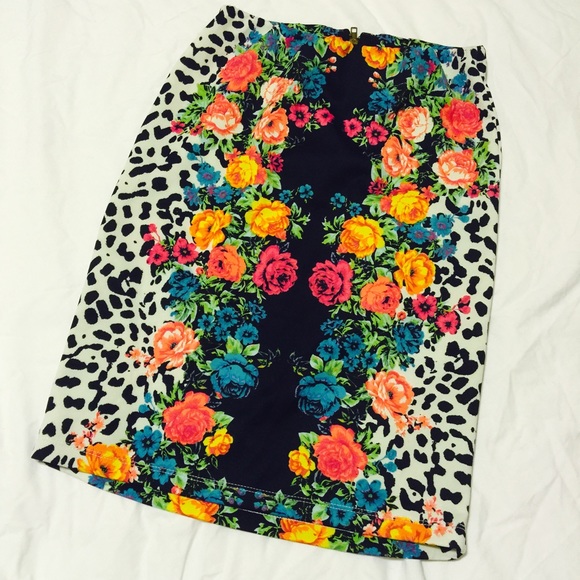 Charlotte Russe Dresses & Skirts - ❤️sold/bundled❤️Forever 21 Pencil Skirt