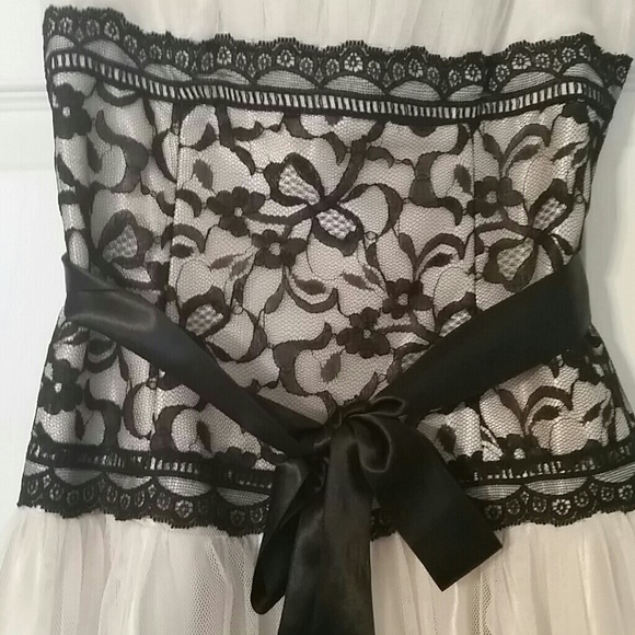Prom / Event Dress - Picture 2 of 3