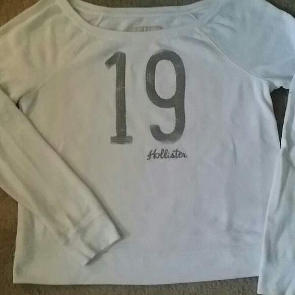 HOLLISTER off the shoulder sweatshirt!!