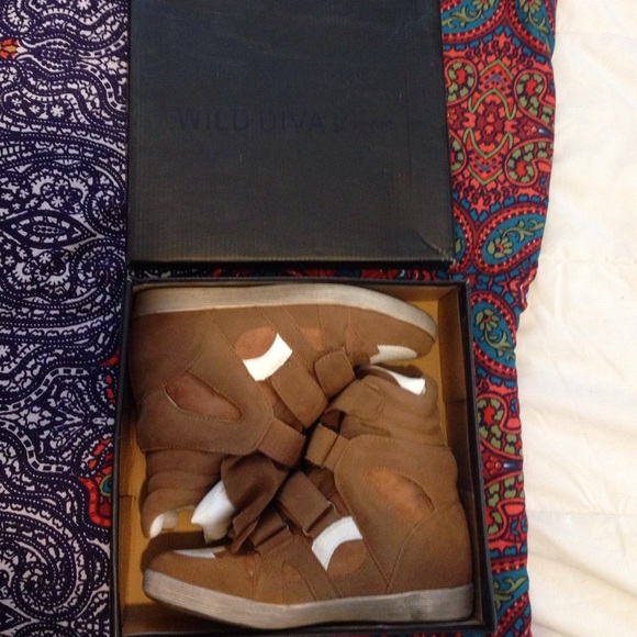 Wild diva hidden wedge sneaker