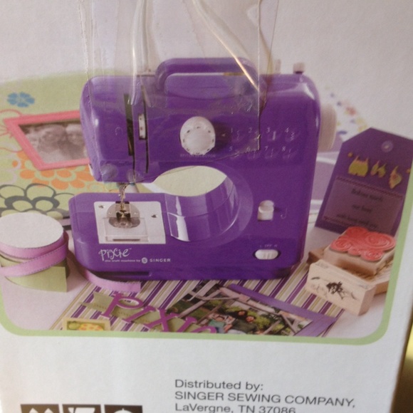 Singer mini sewing machine - Picture 2 of 2