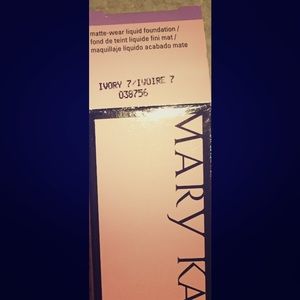 Mary Kay makeup-IVORY 7, purple