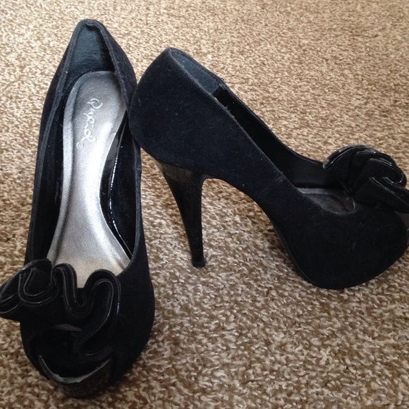 Heels - Picture 2 of 3