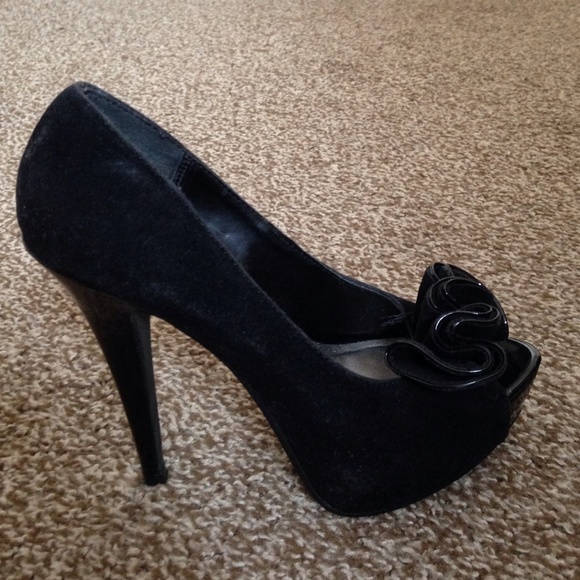 Heels - Picture 3 of 3