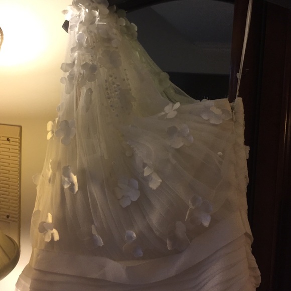 Mounique Lhuillier Wedding Collection - Picture 4 of 4