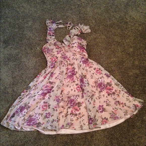 Floral dress in light pink with back detail