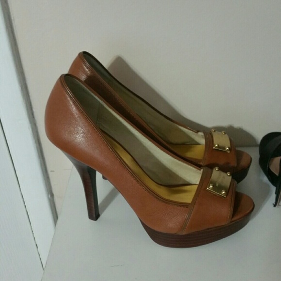 Michael kors camel heels