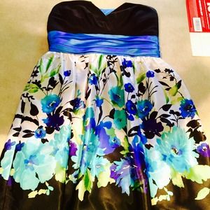 Trixxi Short Formal Dress