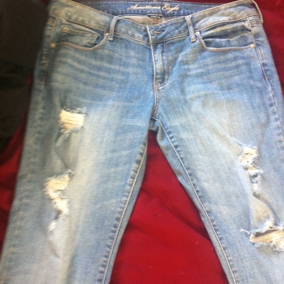 Distressed AE skinnies
