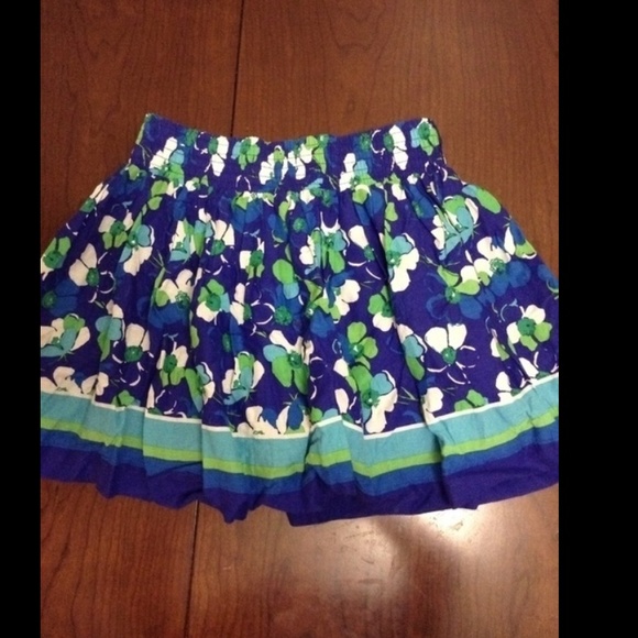 Cute floral hollister skirt