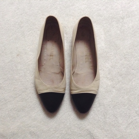 CHANEL Shoes - ๐3xHP 2xEP๐ {Chanel} Vintage Cap Toe Flats CHANEL Shoes - ๐3xHP 2xEP๐ {Chanel} Vintage Cap Toe Flats