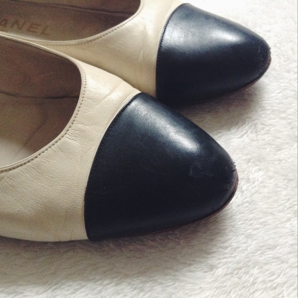 CHANEL Shoes - ๐3xHP 2xEP๐ {Chanel} Vintage Cap Toe Flats CHANEL Shoes - ๐3xHP 2xEP๐ {Chanel} Vintage Cap Toe Flats