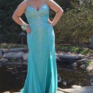 Gorgeous aqua prom dress