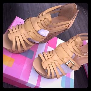 Nature Breeze Beige Wedges
