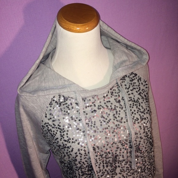 Long-Sleeve Gray Hooded Sweater By American Rag - Picture 2 of 4