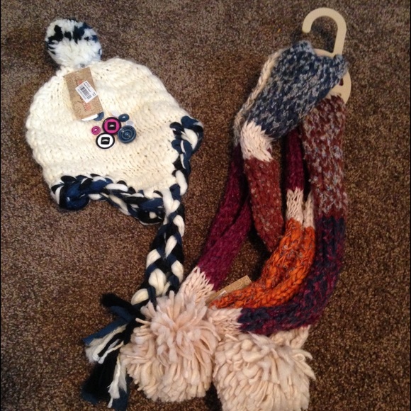 Never worn tags on scarf and hat combo