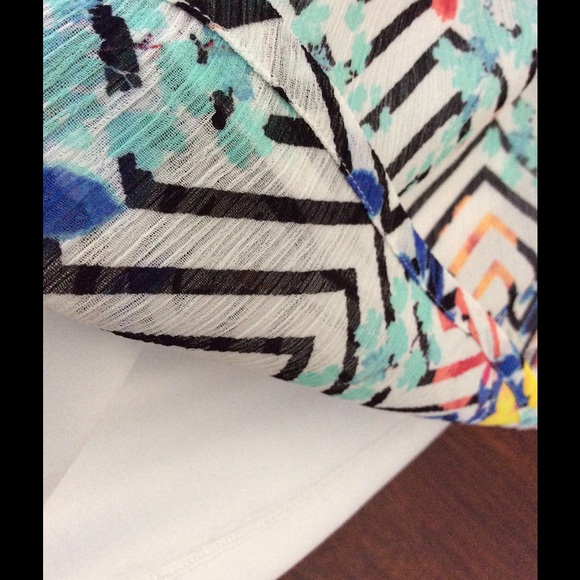 ❌ SOLD ❌ Chevron Dress - Picture 2 of 3