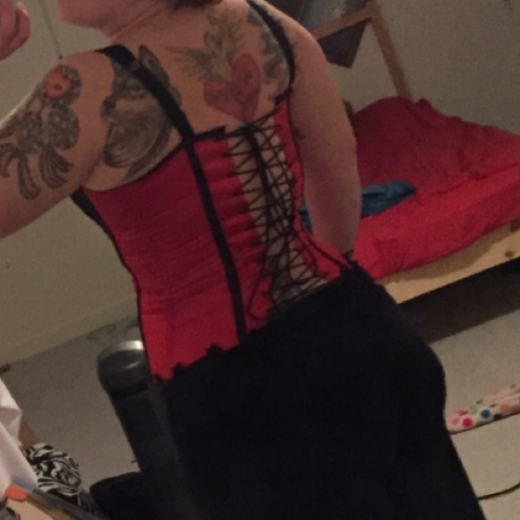 Red corset - Picture 2 of 2