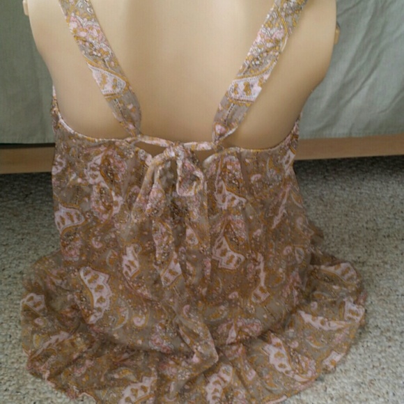 Beautiful top - Picture 3 of 3