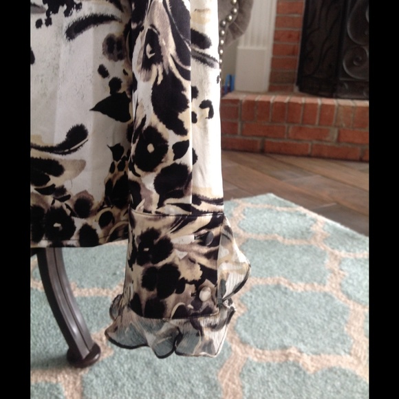 St. John beautiful Blouse size 8 - Picture 3 of 4