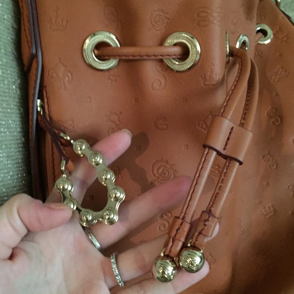 Lancel Paris Daligala leather bucket bag - Picture 3 of 4