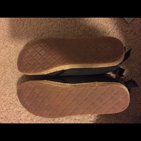 ugg flats - Picture 2 of 3