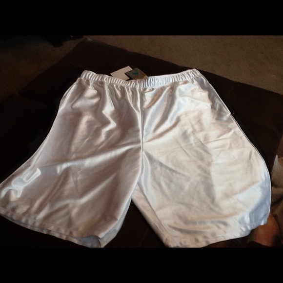 Women's Basketball Shorts NWT - Picture 2 of 4