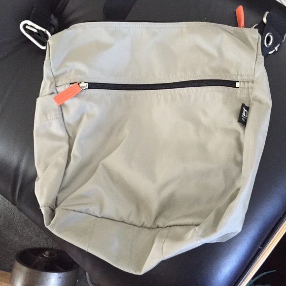 SOLD Best travel bag ever! - Picture 2 of 4