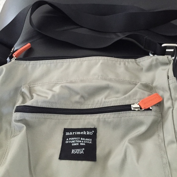 SOLD Best travel bag ever! - Picture 4 of 4