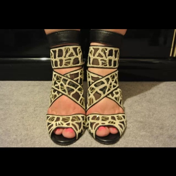 Manolo Blahnik One of a Kind 39 Black Stilettos