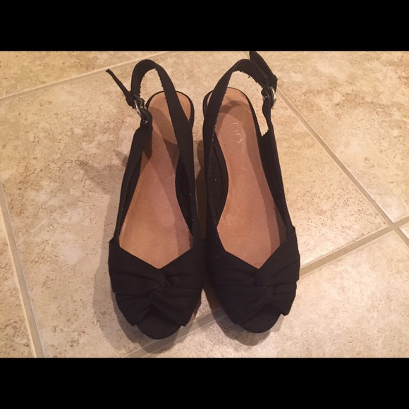 Aldo black wedge sandals