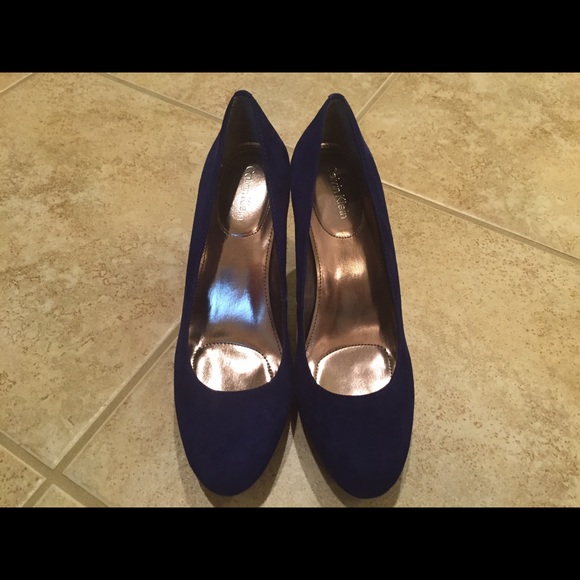 Calvin Klein blue suede pumps
