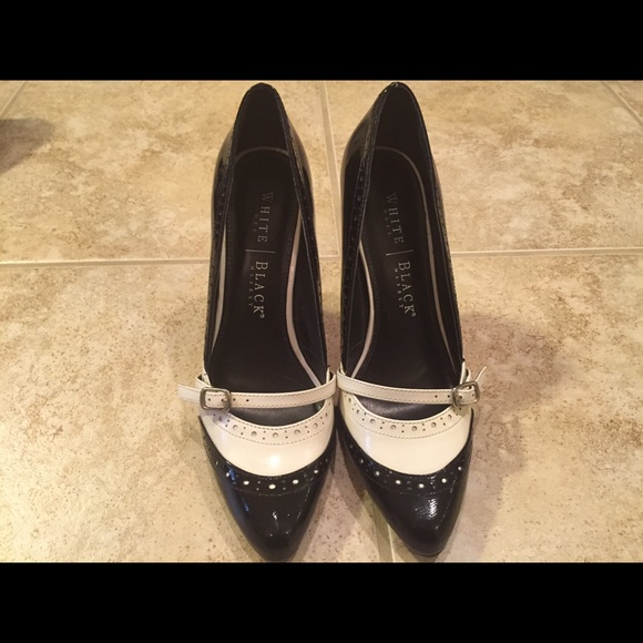 White House black market pumps