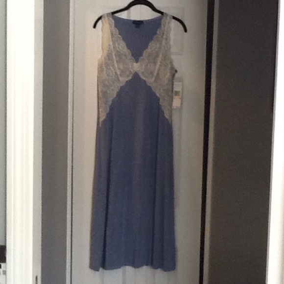 Lilac lace loungewear. - Picture 1 of 3