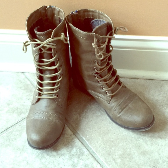 Steve Madden combat boots sz 7