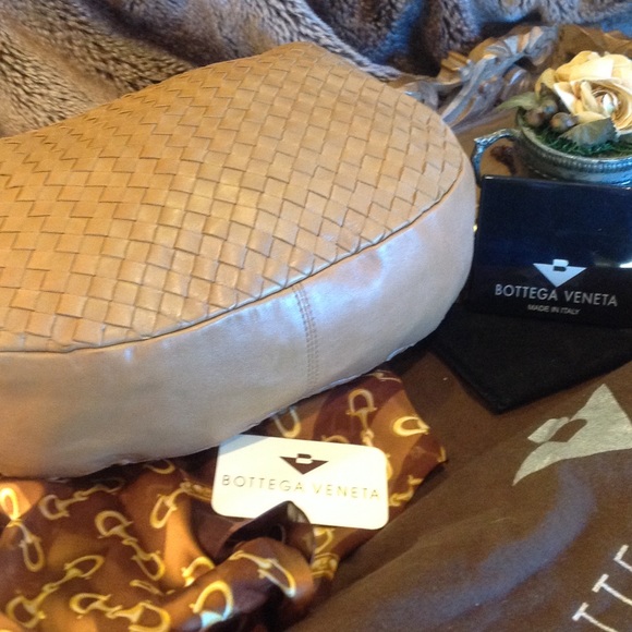 SOLD******AUTHENTIC  BOTTEGA VENETA HANDBAG - Picture 4 of 4