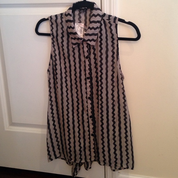 Sleeveless blouse