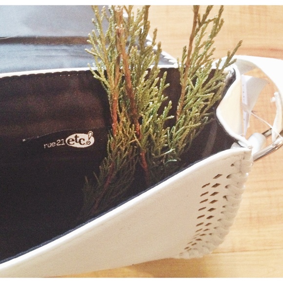 NWT Tribal White Crossbody - Picture 3 of 4