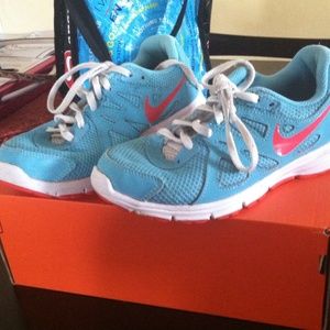 Nike running shoes girls