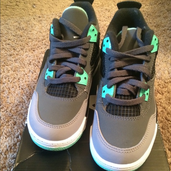 Youth Air Jordan Retro 4 Green Glow